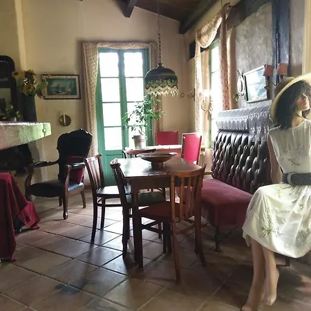 Les Roulottes Du Travers بيت للعطل Ajoux